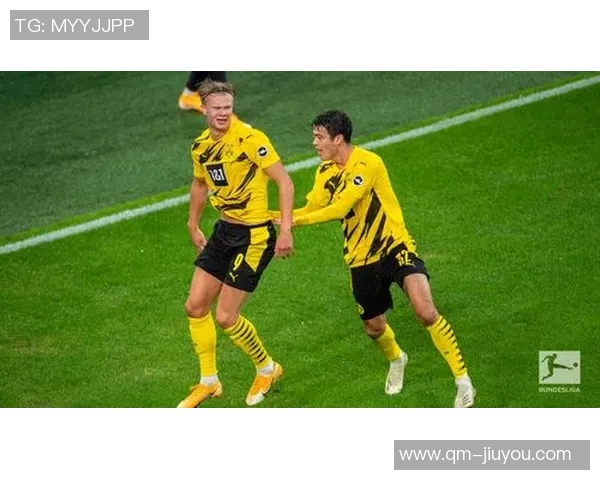 哈兰德社交媒体分享英伦风格穿搭绿色帽子搭配马甲尽显绅士魅力